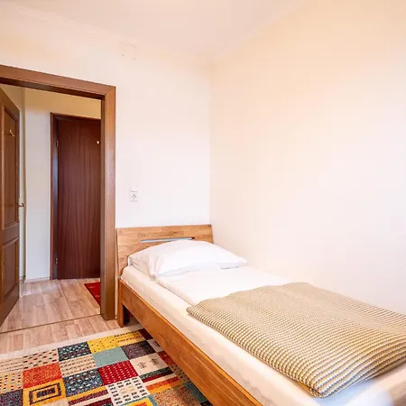 Apartment Familien Deluxe Fuer 5-6 Personen Mutters -